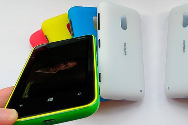 Nokia Lumia 620 con la aplicación de Coacalco TV Television por Internet para Windows Phone